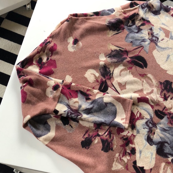 Off the Shoulder Print Sweater - Picture 4 of 4